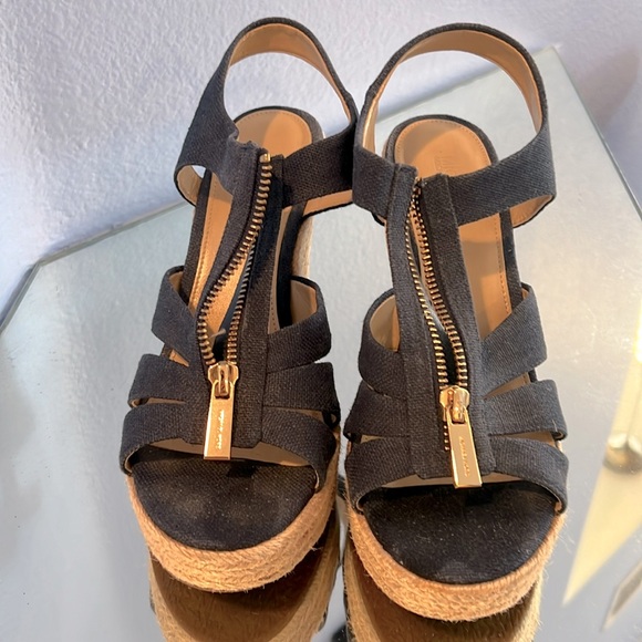 Authentic Michael Kors Navy Blue espadrille wedges with gold tone hardware - Picture 2 of 10